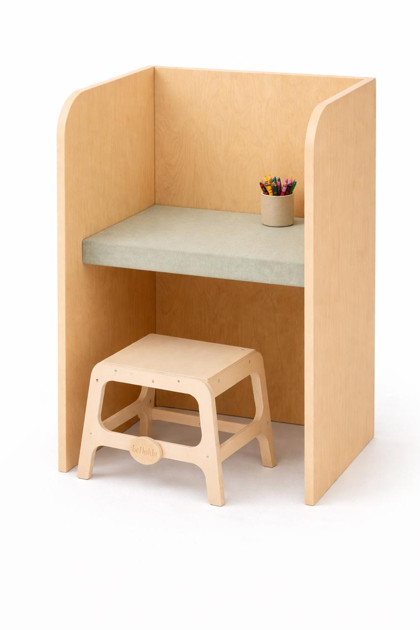 Solo Focus Desk