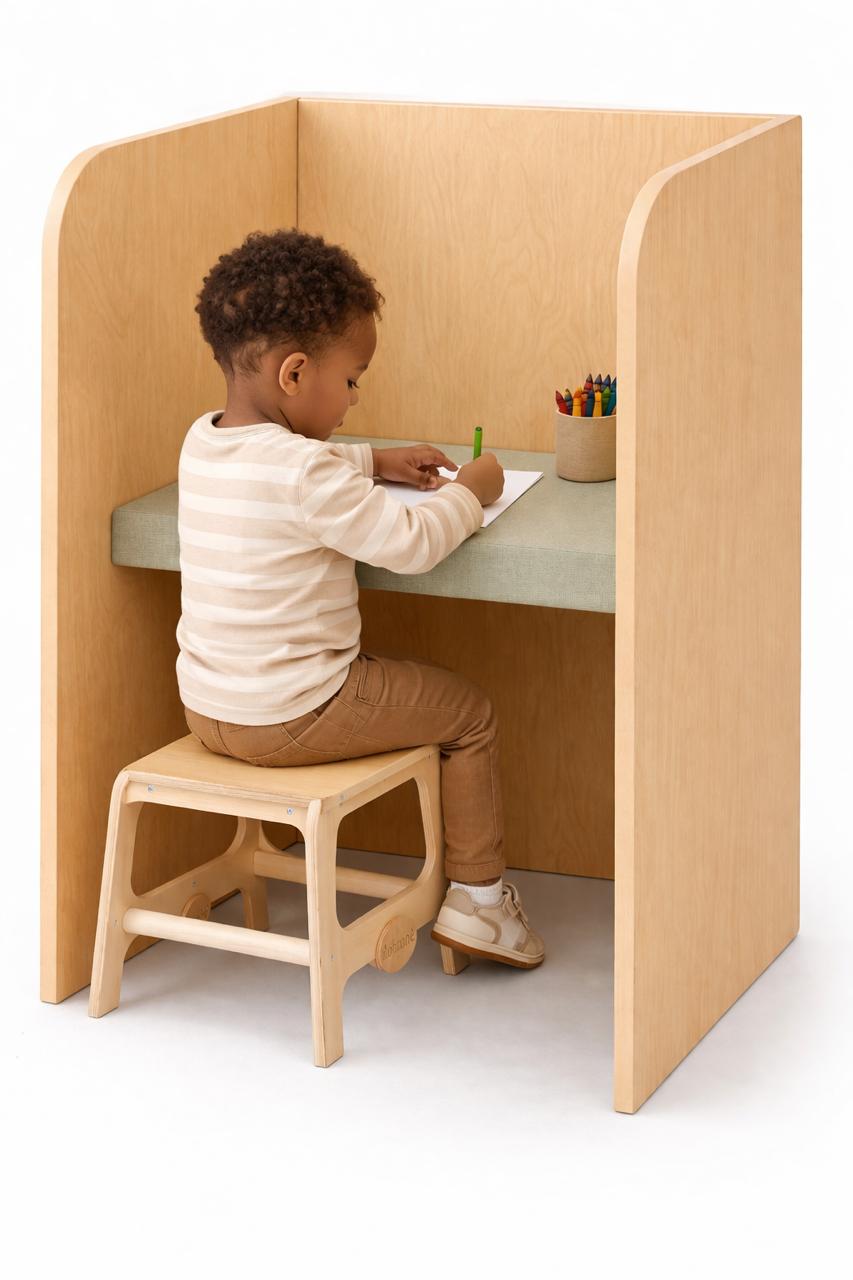 Solo Focus Desk
